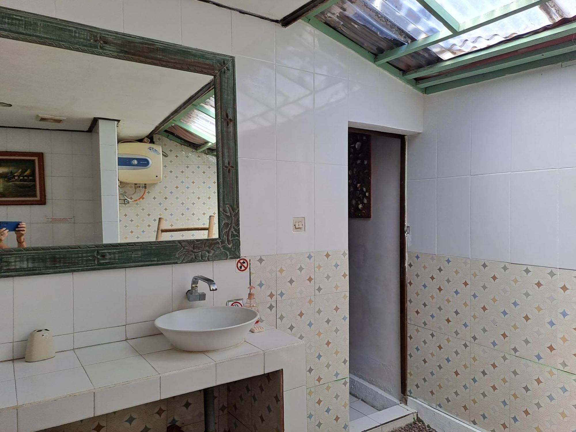 Shalana Homestay- Formerly Teka Teki House Seminyak  Ngoại thất bức ảnh
